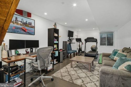 2106 Ellsworth St, Philadelphia PA 19146-2419 exterior