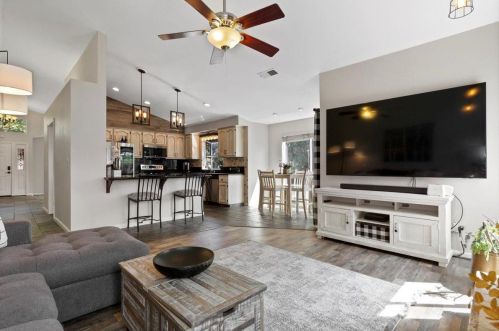 101 Arrowsmith Dr, Folsom, CA 95630-5208