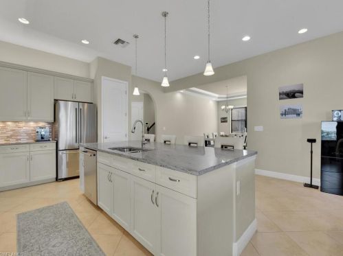 1641 Serrano Cir, Naples FL 34105-4953 exterior