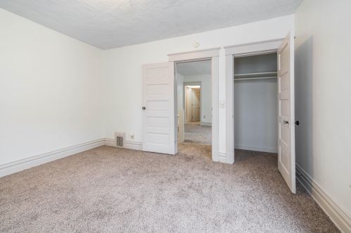 1020 Clinton Ave, Kalamazoo MI 49001-3881 exterior