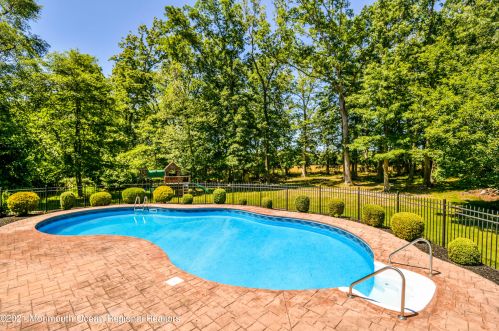 5 Markus Ct, Jackson Twp NJ  08527-2886 exterior