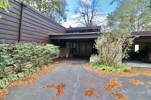 9235 Thrush Ln, Milwaukee WI 53217-1376 exterior