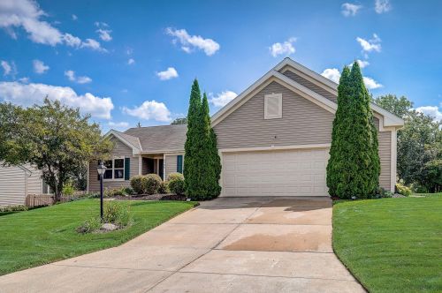 9125 Riverwoods Dr, Milwaukee, WI 53224-5268