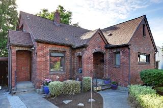 2351 47 Ave, Seattle WA  98116-2332 exterior