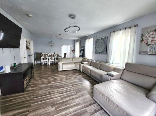 39 Vandewater St, Providence RI 02908-1623 exterior