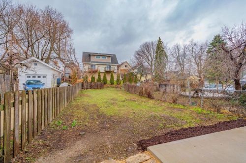 1418 Jenifer St, Madison WI  53703-3719 exterior