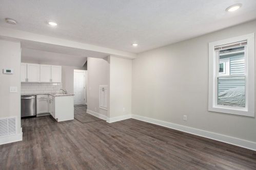 1130 Courtney St, Grand Rapids MI 49504-3005 exterior