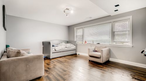 9300 Avers Ave, Chicago IL 60625-6304 exterior