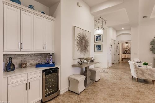 8975 Shenendoah Cir, Naples FL 34113-1670 exterior