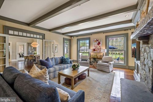 9000 Congressional Pkwy, Rockville MD  20854-4610 exterior