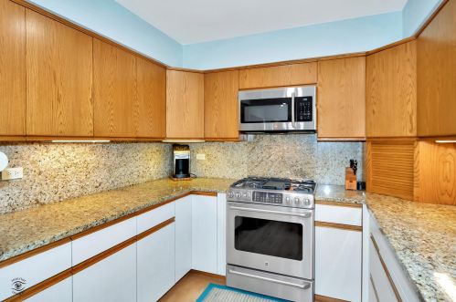 127 Grantley Ave, Elmhurst IL 60126-2362 exterior