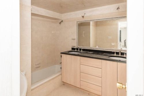 19 Tree Hollow Ln, Huntington Station NY  11746-6315 exterior