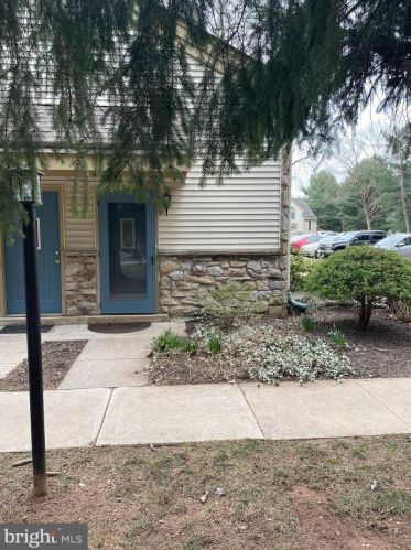 108 Foxmeadow Dr, Limerick, PA 19468-1502