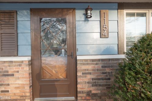 1154 Cadillac Dr, Meskegon MI 49445-1917 exterior