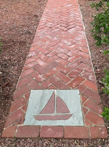 90 Gibbs Ave, Middletown, RI 02840-2259