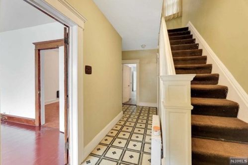 12 Bender Pl, Cliffside Park NJ 07010-1202 exterior