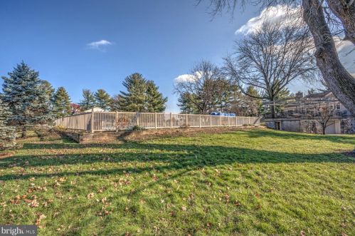 407 Valleybrook Dr, Lancaster PA 17601-4612 exterior