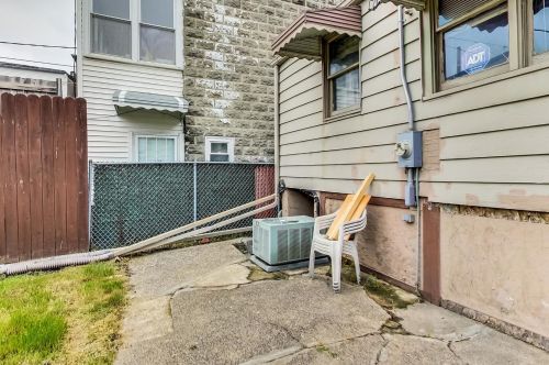 2614 Un Ave, Chicago IL 60621-2950 exterior