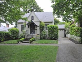 1877 Villard St, Eugene OR  97403-2051 exterior