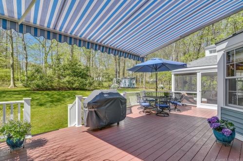 43 Jefferson Dr, Ridgefield CT 06877-5910 exterior