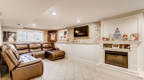 6046 Menard Ave, Chicago IL  60646-3919 exterior