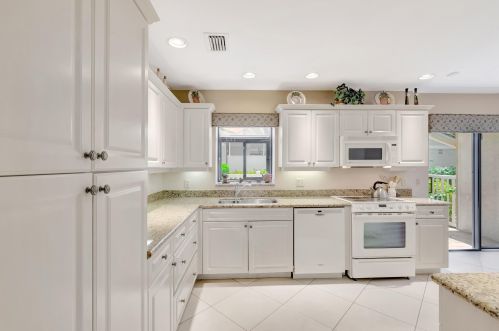 22 Hampshire Ln, Boynton Beach FL 33436-7414 exterior