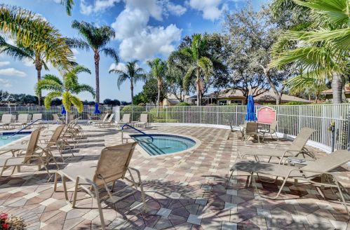 12121 Oakvista Dr, Boynton Beach FL 33437-6352 exterior