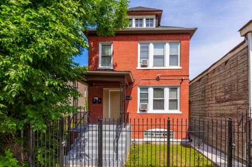 8805 Escanaba Ave, Chicago, IL 60617-3134