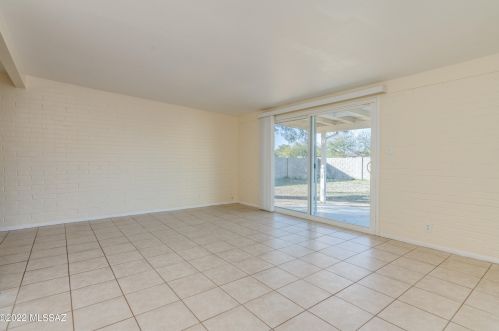 8217 Beverly St, Tucson AZ 85710-5931 exterior