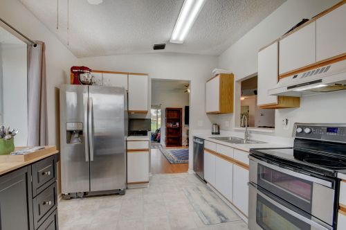 14 Bentwater Cir, Boynton Beach FL 33426-7603 exterior