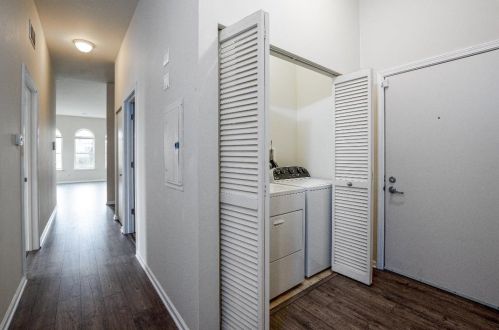 3529 Dearborn St, Chicago IL 60609-1949 exterior