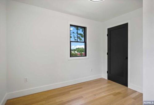 586 Palisade Ave, Teaneck NJ 07666-3145 exterior