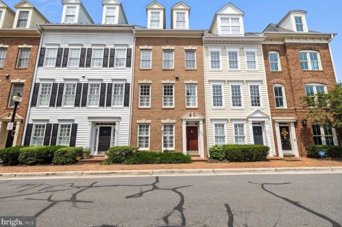 403 Fayette St, Alexandria, VA 22314-2228
