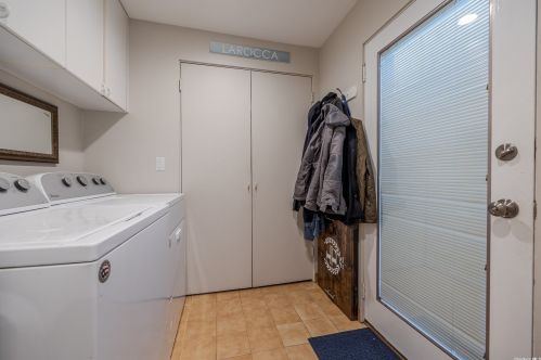 51 Fordham St, Valley Stream NY 11581-3223 exterior