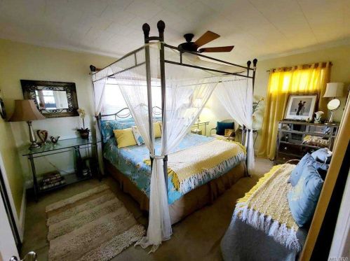 79 Berry St, Valley Stream NY 11580-3430 exterior