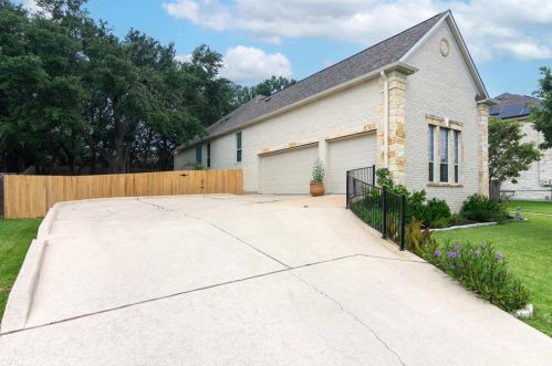 12504 Emerald Oaks Dr, Austin TX 78748 exterior