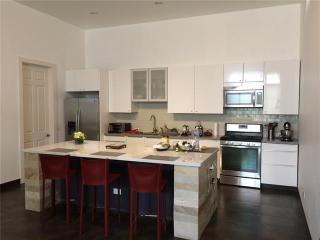 1371 Crampton St, Dallas TX  75207-6011 exterior