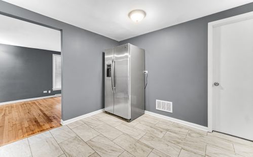 9020 Woodlawn, Chicago IL 60619-7923 exterior