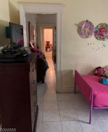 27 Kling St, Town Center NJ 07052-5510 exterior