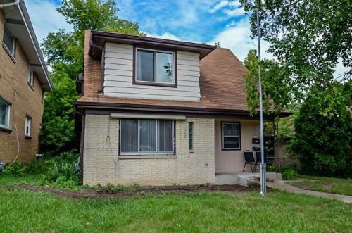 7706 Congress St, Milwaukee WI 53211-1422 exterior