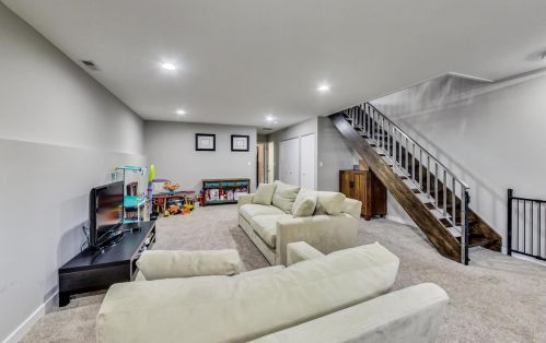 2100 Bingham St, Chicago IL 60647-4033 exterior