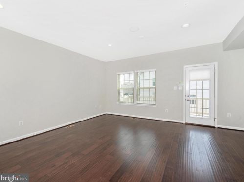 22213 Broadway Ave, Clarksburg MD 20871-3430 exterior