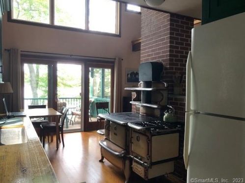 49 Sawmill Rd, Killingly CT 06241-1529 exterior