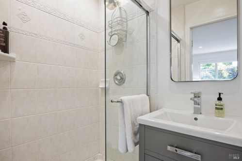 5 Amicita Ave, Mill Valley CA 94941-2101 exterior