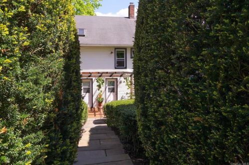 212 State Rd, Briarcliff NY 10510-1405 exterior