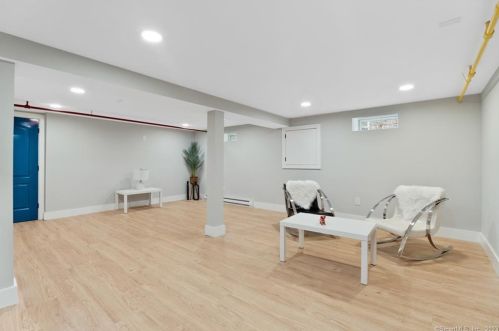 174 Spring St, Windsor Locks CT  06096-1732 exterior