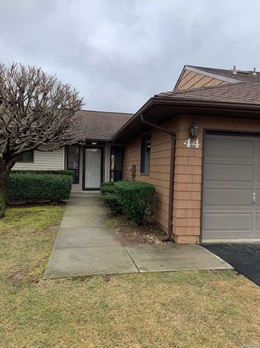 44 Ashley Cir, Commack, NY 11725-4644