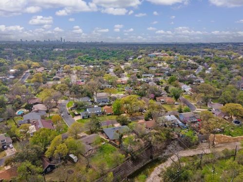 2608 Dunbarton Dr, Austin TX 78723-2233 exterior