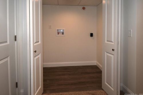 18 Westerly Dr, Enfield CT 06082-4031 exterior