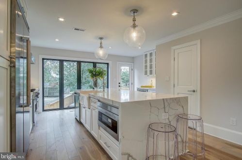 2440 Huidekoper Pl, Washington DC  20007-1826 exterior